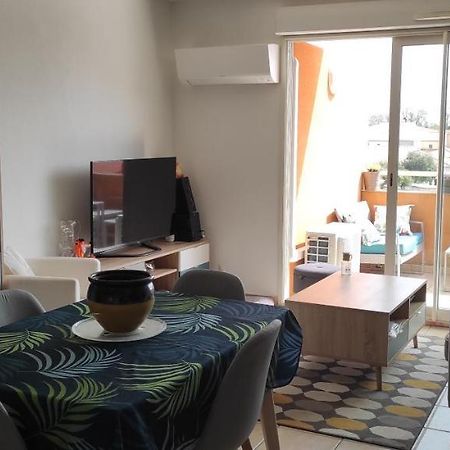 Appartement avec grande terrasse à 15 mn de la mer Saint-Estève Esterno foto