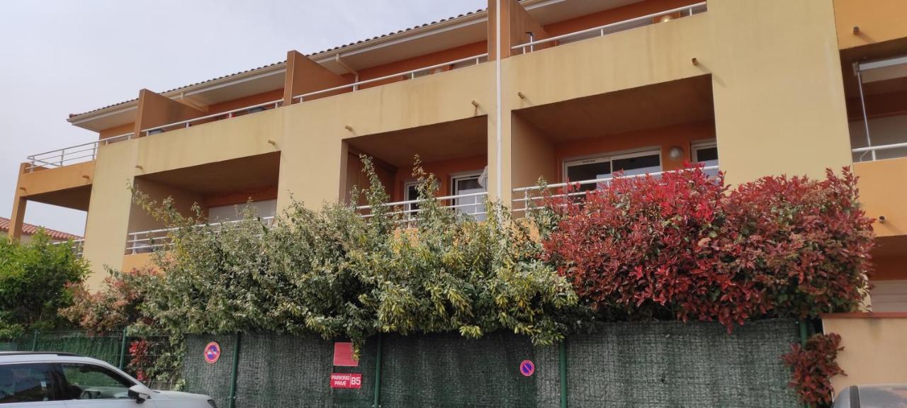 Appartement avec grande terrasse à 15 mn de la mer Saint-Estève Esterno foto