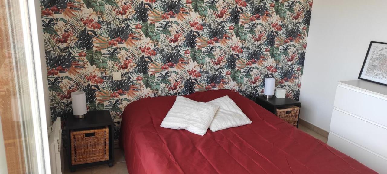 Appartement avec grande terrasse à 15 mn de la mer Saint-Estève Esterno foto